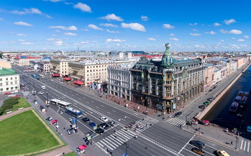  Peterburqda binalara Ukrayna bayrağı asdılar - Video  