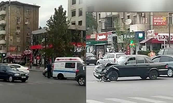  Bakıda vəzifəli şəxsin avtomobili təcili tibbi yardım maşınını vurdu - Video  