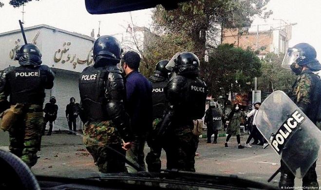  İranda iki polis məntəqəsinə hücum: 8 nəfər öldü  