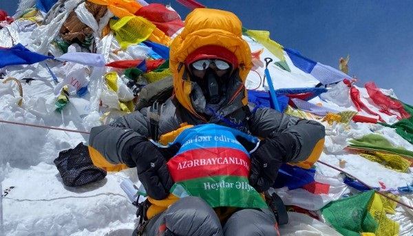  Everest zirvəsinə qalxan ilk azərbaycanlı xanım o oldu - Foto  