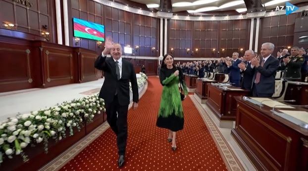  Parlamentdə tarixi anlar: Andiçmə mərasiminə kimlər qatıldı? - Video  